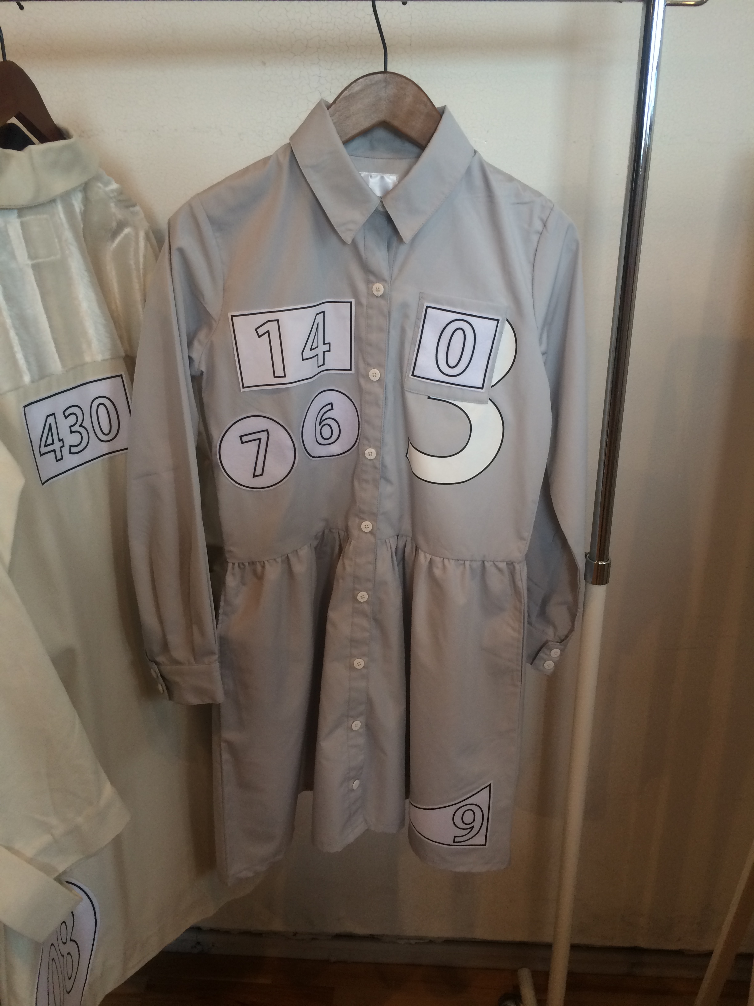 033-303 時間軸ワンピース グレー 22,000＋税