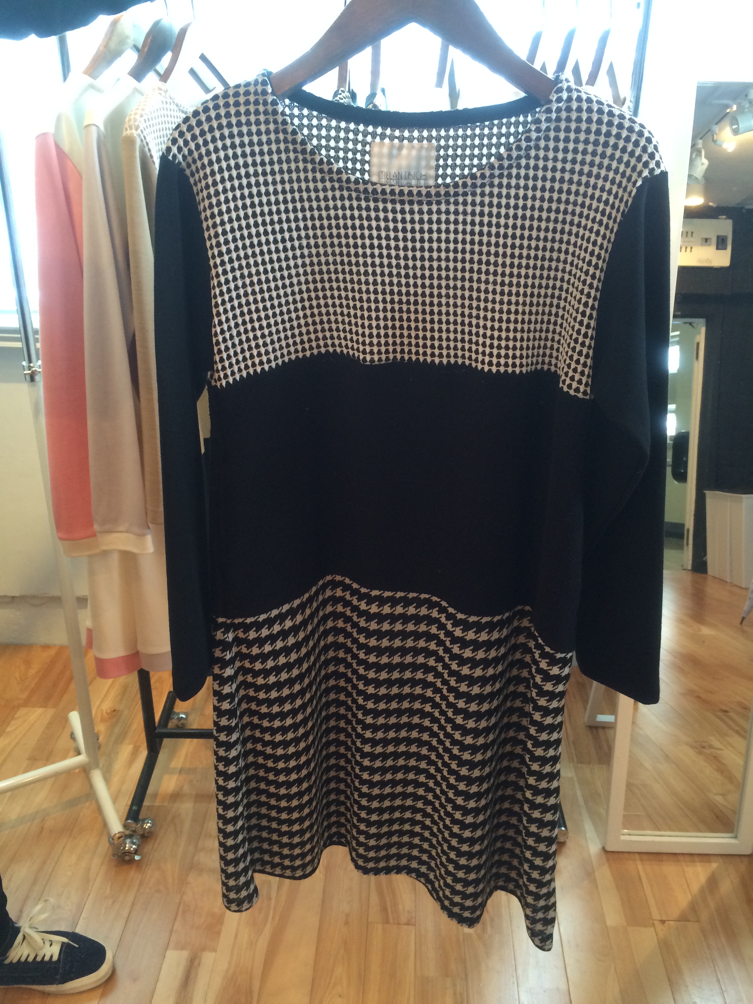 033-508 三段切り替えカットワンピース ブラック 13,000＋税