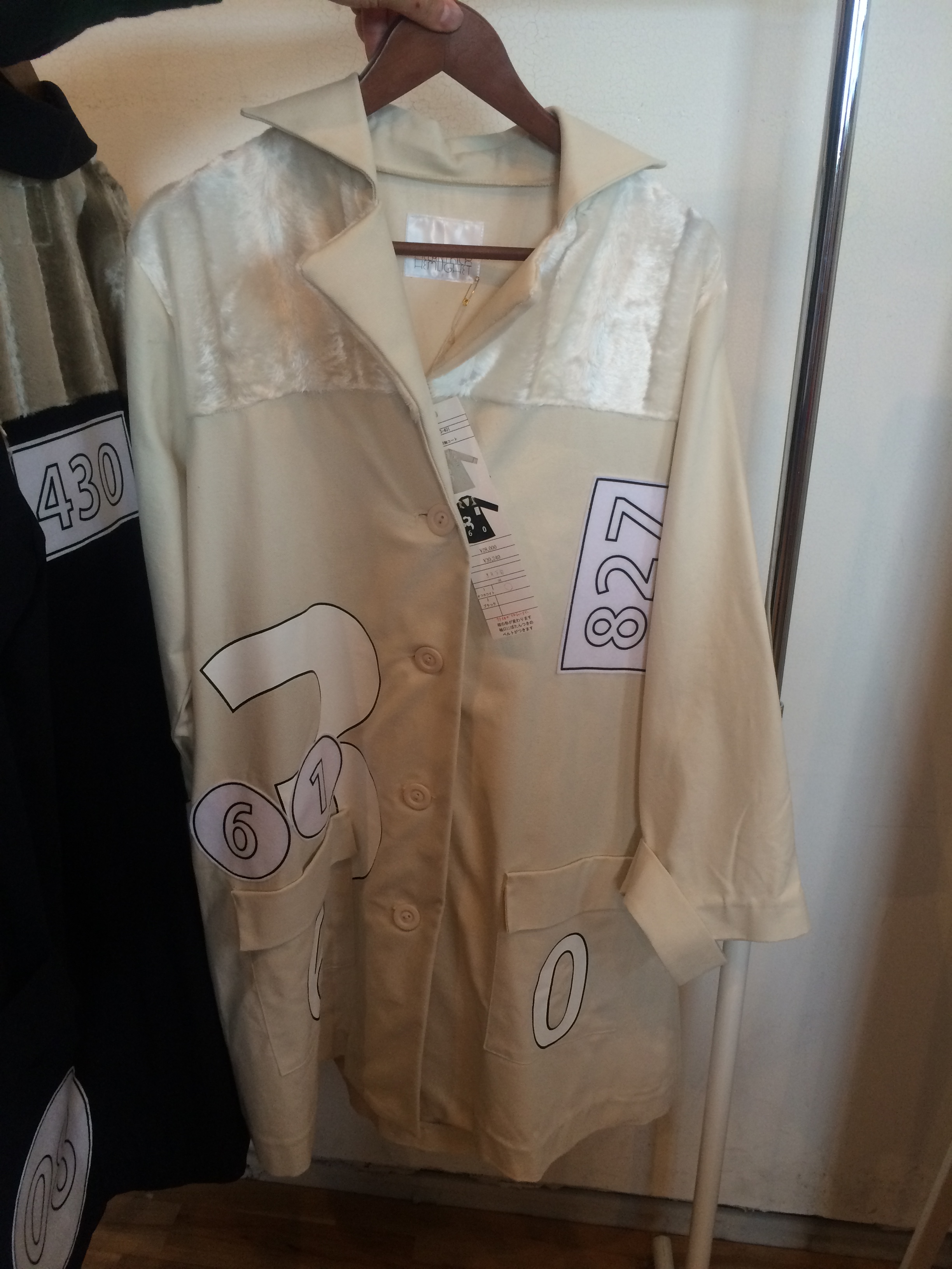 033-401 時間軸コート オフホワイト 28,000＋税