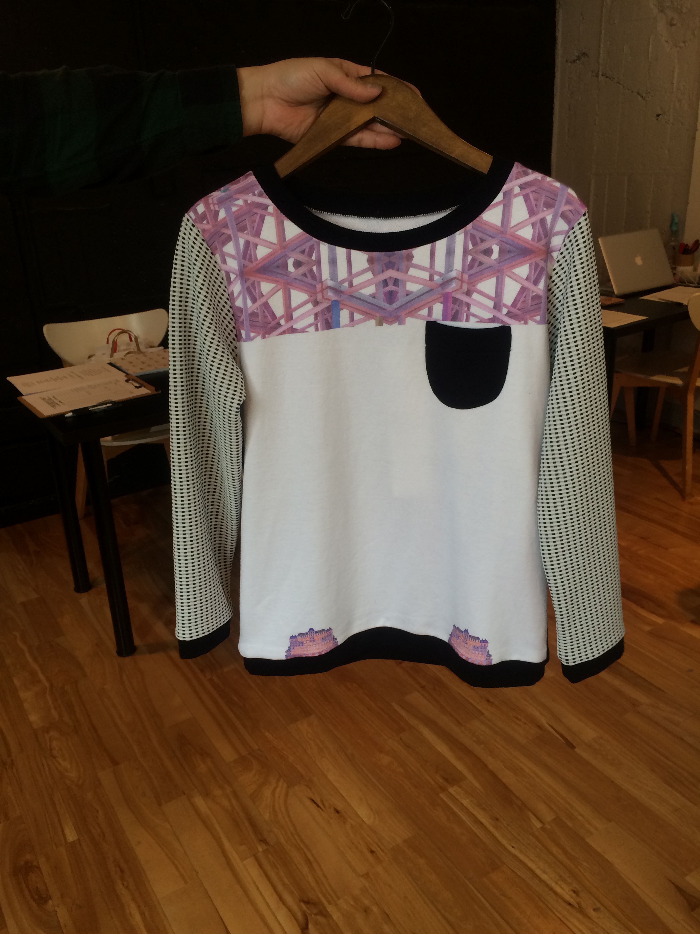 033-504 建築中ホテルカットソー ブラック 13,000＋税