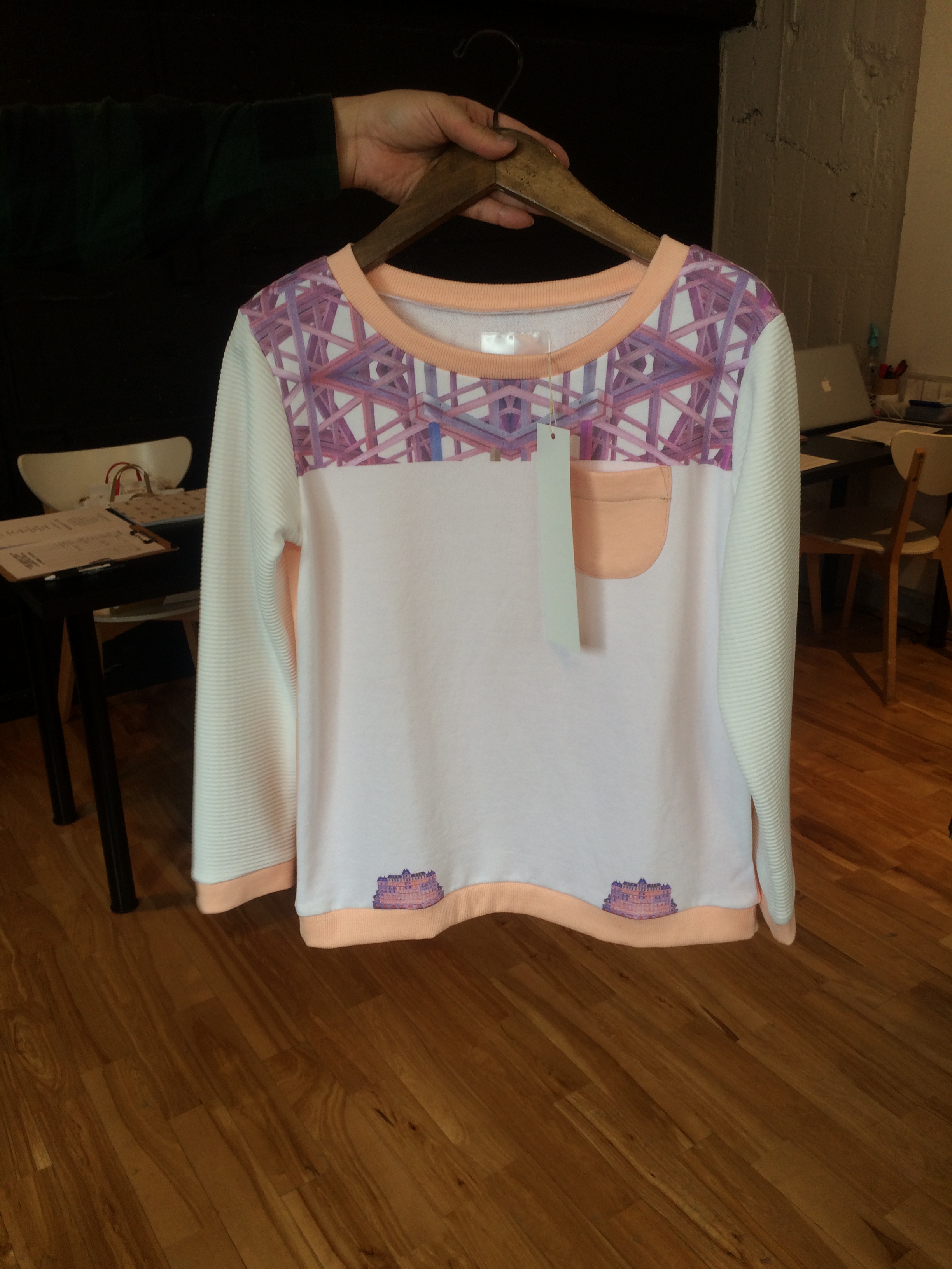 033-504 建築中ホテルカットソー ピンク 13,000＋税