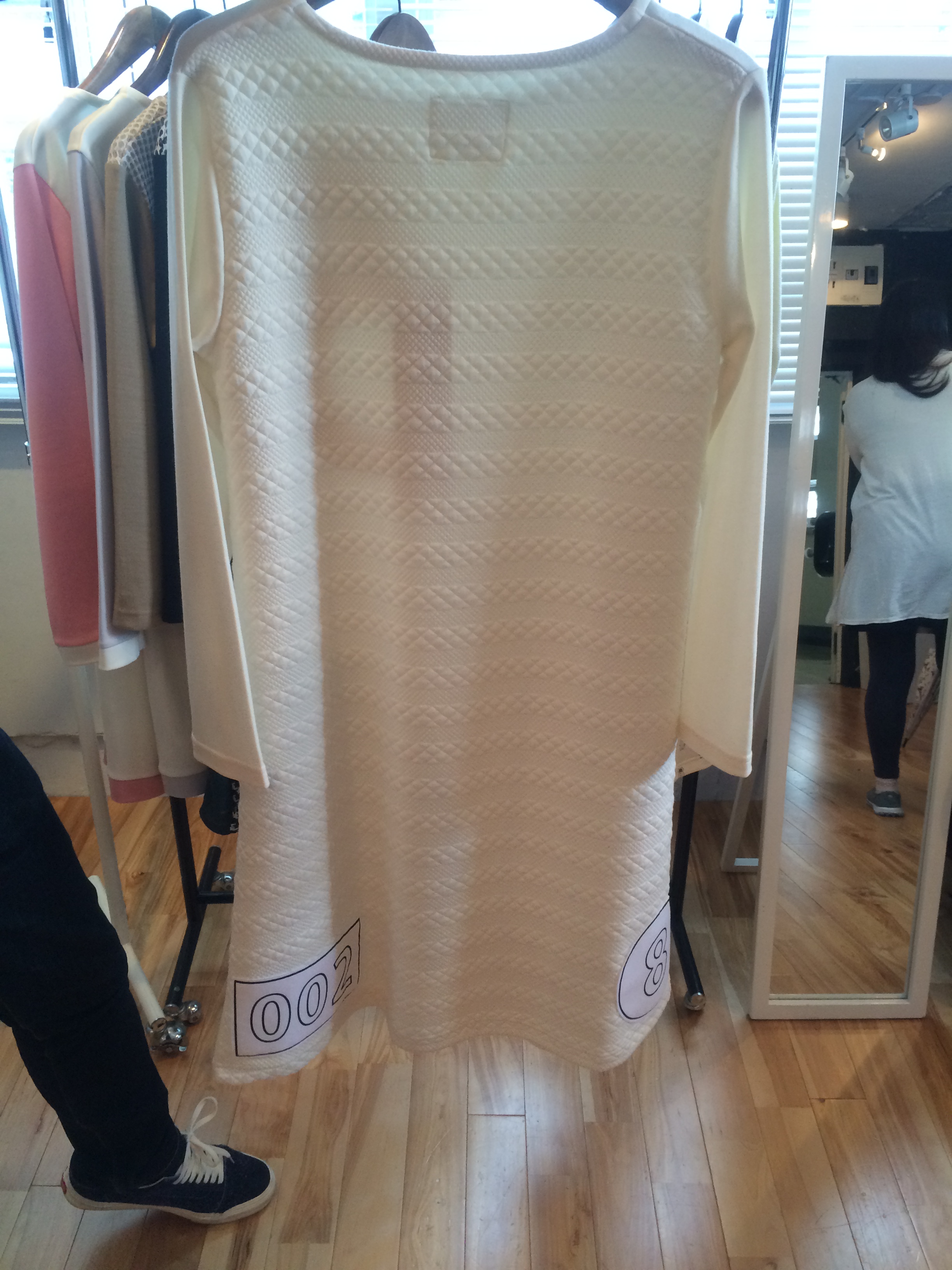 033-505 時間軸カットワンピース オフホワイト（背面） 11,000＋税